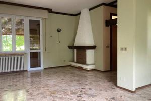 Villa di 180 m² con 4 locali e box auto a Curtaton