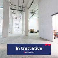 ACIREALE - AMPIO LOCALE USO MAGAZZINO CON ZONA UFF