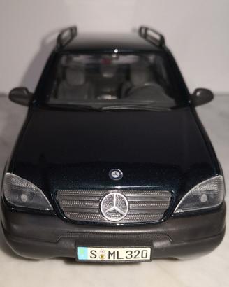 MERCEDES-BENZ ML320 (1997) , 1/24 MAISTO