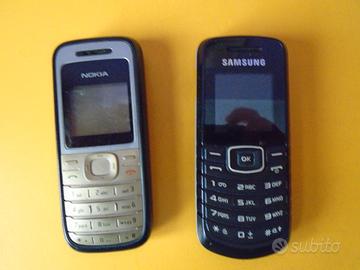 vecchi cellulari Samsung e Nokia solo esposizione