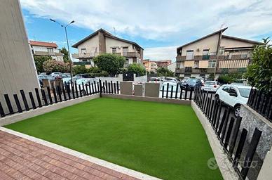 Aci Castello centro nuovo 45mq giardino p.auto
