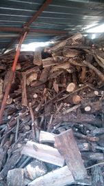 legna ASCIUTTA e tenuta al coperto 