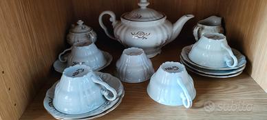 Servizio 5 tazze, teiera, lattiera, in ceramica