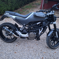 Husqvarna svartpilen 125 4t