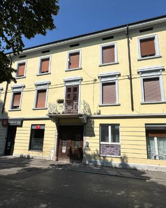 SPAZIOSO BILOCALE CON POSTO AUTO DI PROPRIETà E...