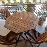 Tavolo Ottagonale e 4 sedie in legno