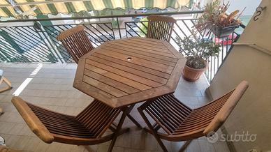 Tavolo Ottagonale e 4 sedie in legno