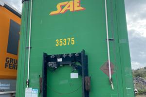 Semirimorchio centinato con sponda idraulica