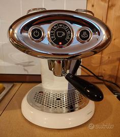macchina caffè a capsule ILLY 