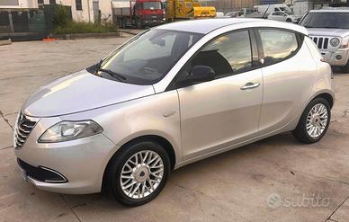 Lancia Ypsilon 1.2 69 CV 5 porte GPL Ecochic Plati