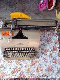 macchina da scrivere nelle condizioni che si trova
