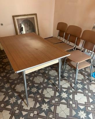 Tavolo vintage con 6 sedie – stile anni ’60/’70