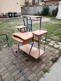 SCRIVANIA DA PC CON PIANI PER ACCESSORI VARI