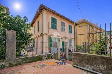 4 LOCALI A LA SPEZIA