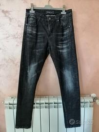 Jeans uomo colore scuro effetto strappato