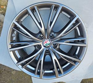 Cerchi e/o Gomme 235/60 R18 Alfa Romeo