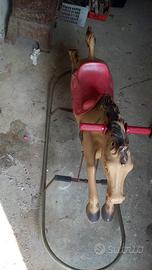 cavallo a dondolo 