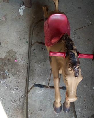 cavallo a dondolo 
