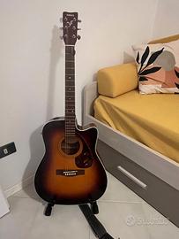 Chitarra acustica elettrificata
