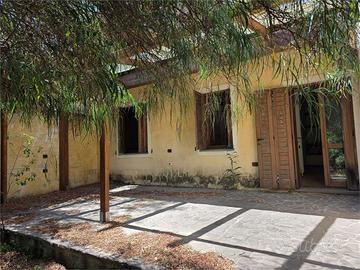 SANTA MARGHERITA DI PULA VILLA DIVISA IN DUE APPAR