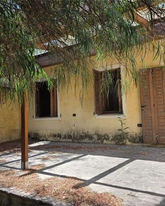 SANTA MARGHERITA DI PULA VILLA DIVISA IN DUE APPAR