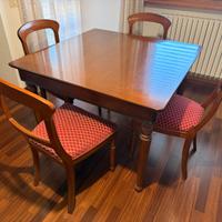 Tavolo Le Fablier + 4 Sedie in Legno