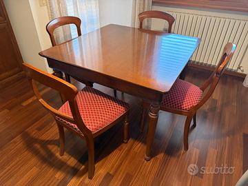 Tavolo Le Fablier + 4 Sedie in Legno