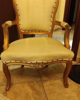 Poltrona con braccioli stile Luigi XVI 