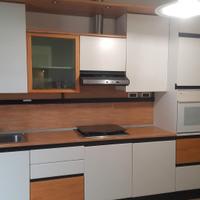 Cucina in legno +tavolo e sedie