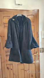 Montone con pelliccia nero