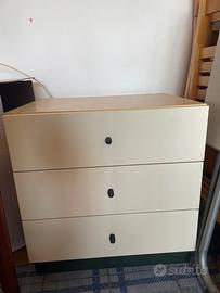 Comodino color crema