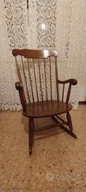 sedia a Dondolo in legno anni 60