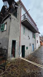 Rocca Santo Stefano, due appartamenti con cantine