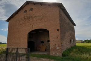 Rustico di grandi dimensioni