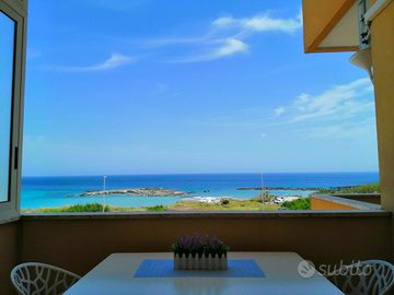 Sulla spiaggia di sabbia con vista mare e garage