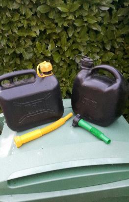 Due taniche benzina carburante litri 5 5