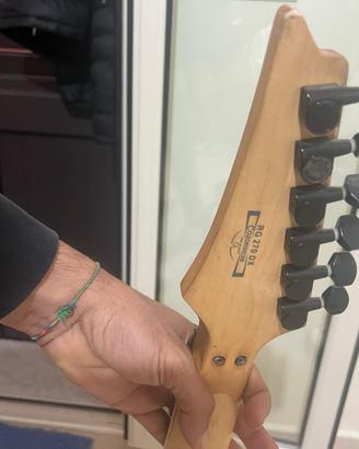 Basso con cassa acustica/amplificatore e chitarra