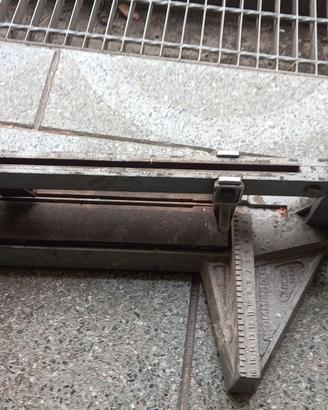 Tagliapiastrelle manuale