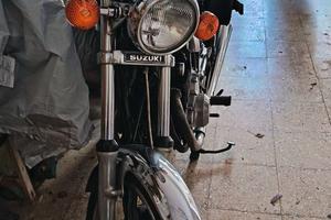 Moto Suzuki GS