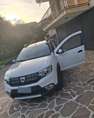 dacia sandero stepway LEGGERE
