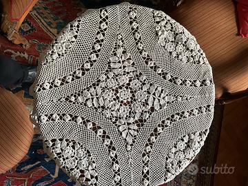 Tovaglia bianca di pizzo