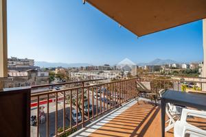 Bivani 60 mq con Ampio Balcone Via Montepellegrino