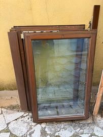 Finestra di legno