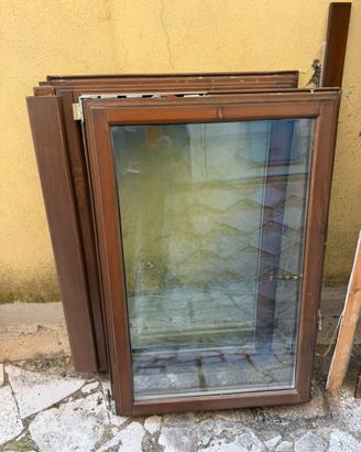 Finestra di legno