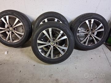 4 pneumatici 205/55 R16 91V su cerchi