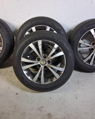4 pneumatici 205/55 R16 91V su cerchi