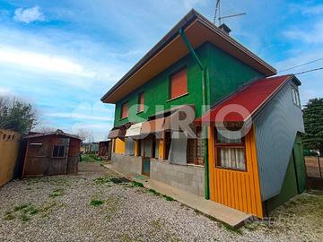 CASA SINGOLA CON TERRENO AGRICOLO