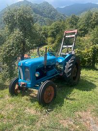 Trattore d’epoca ford major euro 1800