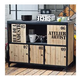 Credenza stile industriale.