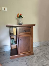 Mobile bar in legno con ripiani e cassetti